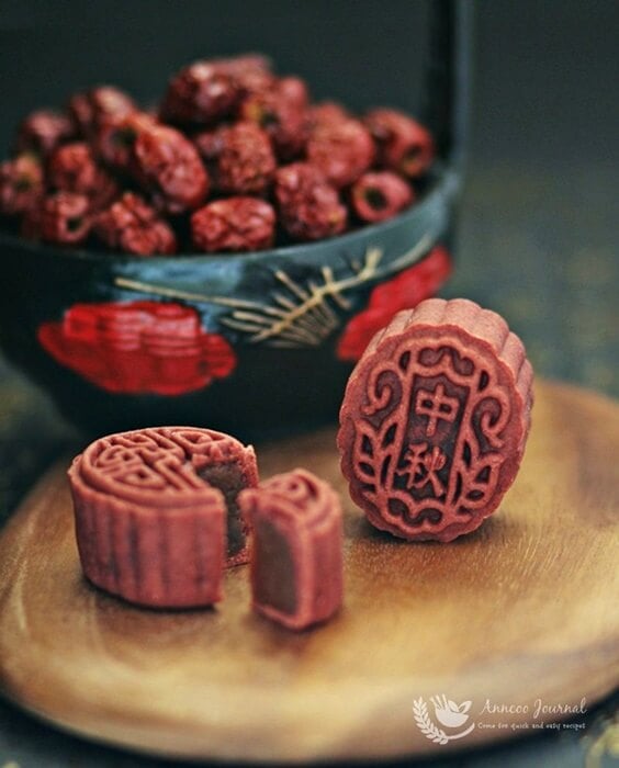 red yeast red date mooncakes 038a