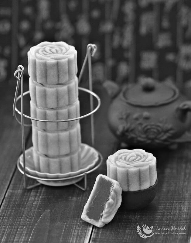 Taiwanese style lotus mooncakes